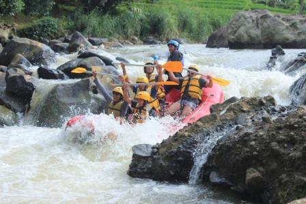 Harga Paket Rafting di Puncak