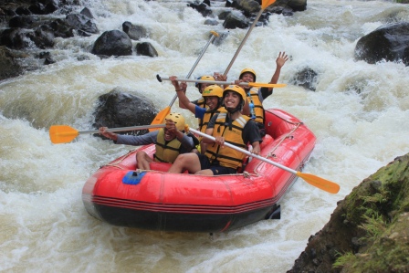 Arung Jeram Puncak
