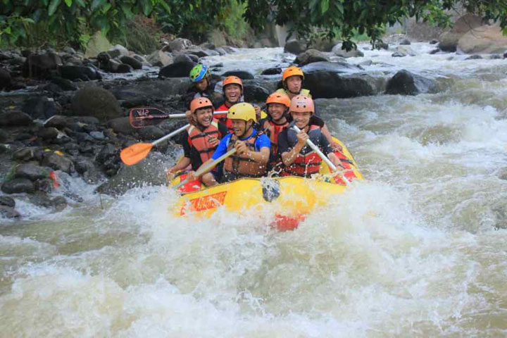 Wisata Rafting Puncak