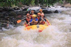 Rafting Seru di Puncak