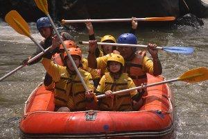 Rafting Seru di Puncak