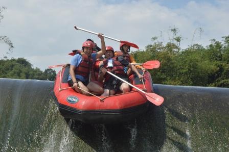 Rafting dan Paintball di Puncak