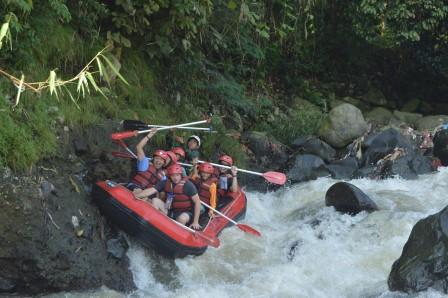 Rafting dan Paintball di Puncak